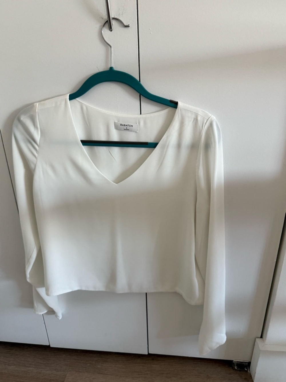 Babaton White V-Neck Long Sleeve Blouse